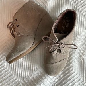 TOMS ‘Desert’ Wedge Booties Size 7.5